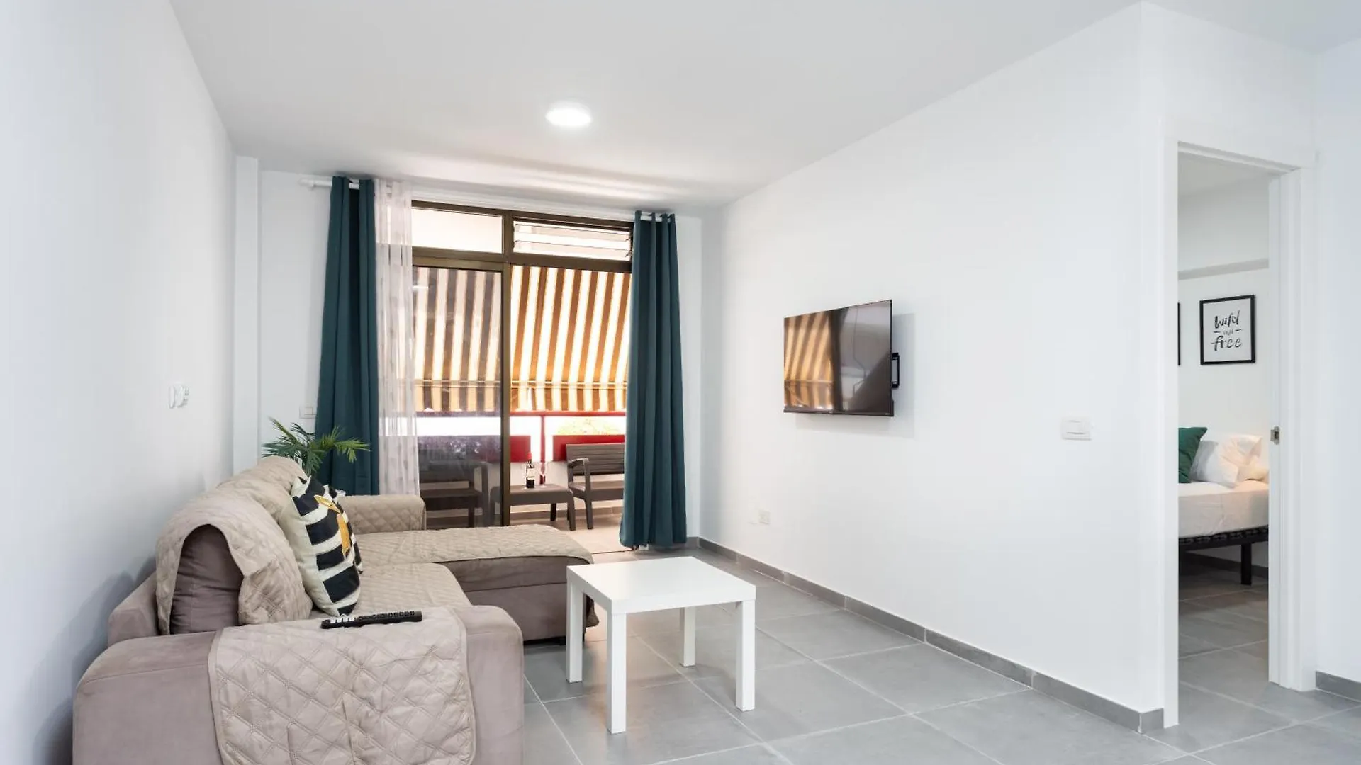 Home2Book Las Americas Flat, Pool & Terrace 아로나