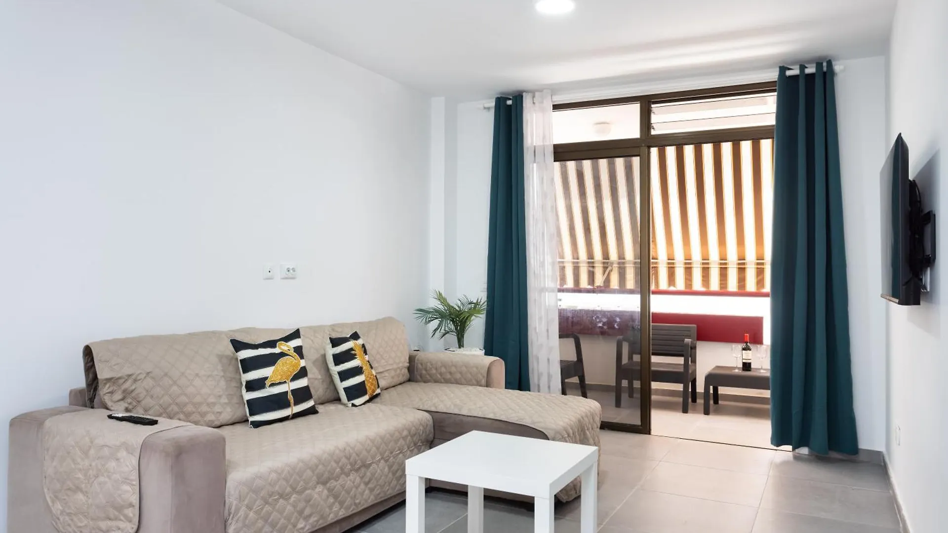 Home2Book Las Americas Flat, Pool & Terrace 아로나 0*,